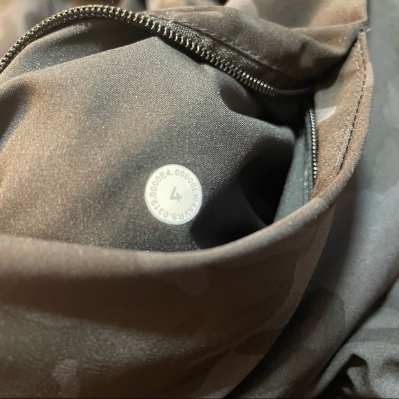 Lululemon Pack It Up Jacket - Picture 3 of 3